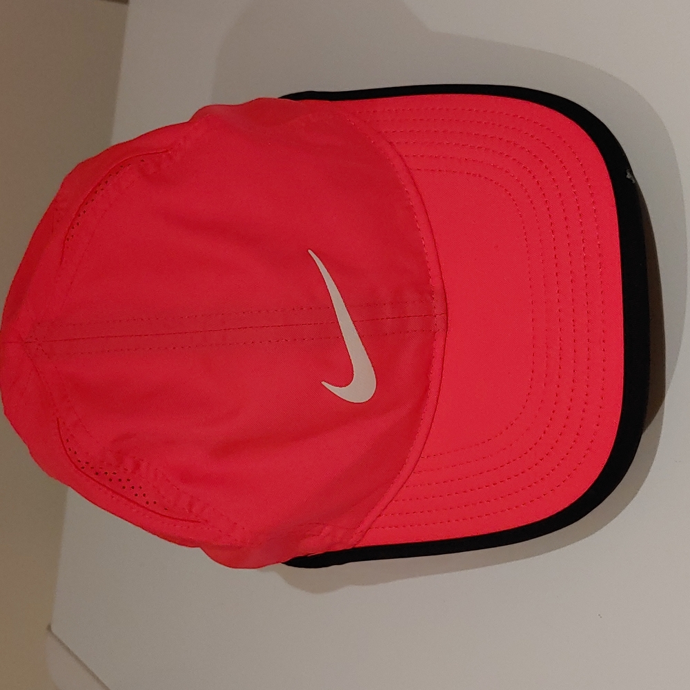 Like New Nike Featherlight Dri-Fit Cap